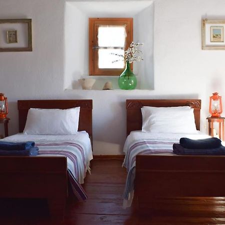 Villa Το Πάνω Σπίτι Της Μαριάνθης à Márpissa Extérieur photo