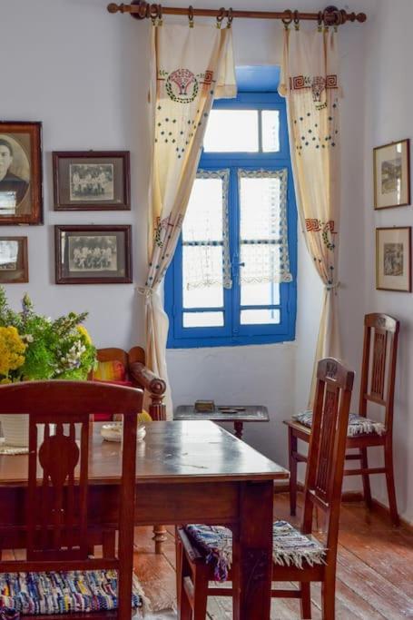 Villa Το Πάνω Σπίτι Της Μαριάνθης à Márpissa Extérieur photo