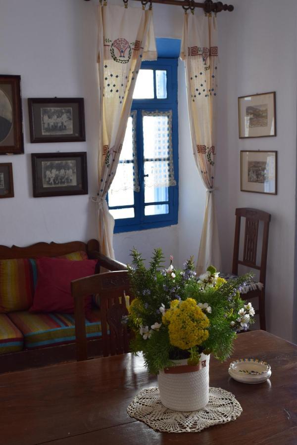 Villa Το Πάνω Σπίτι Της Μαριάνθης à Márpissa Extérieur photo